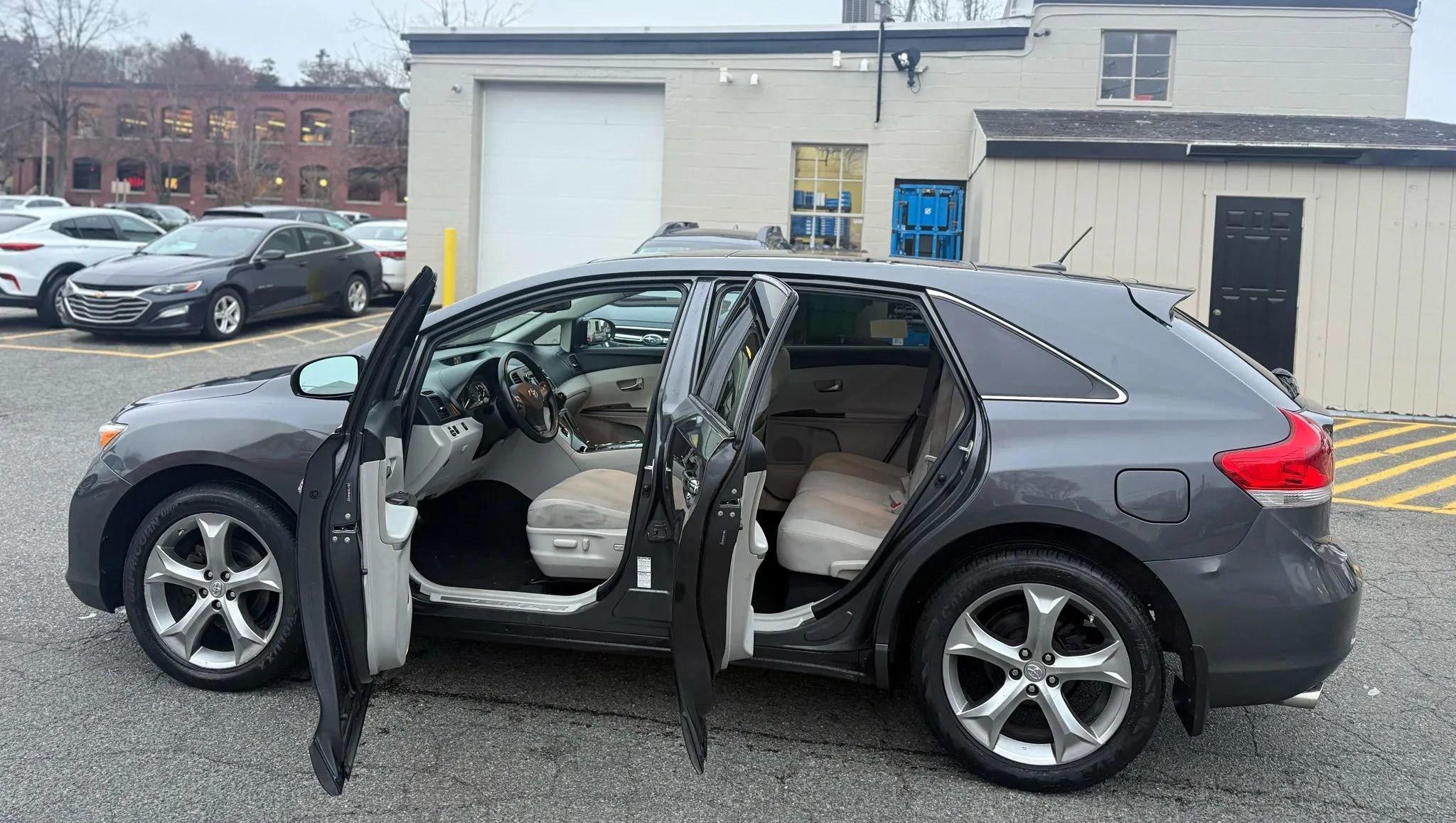 Used 2010 Toyota Venza AWD image 7