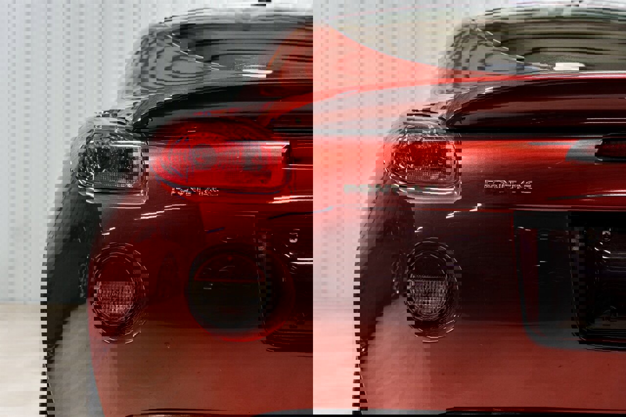 Used 2009 Pontiac Solstice Coupe w/ Premium Package image 6