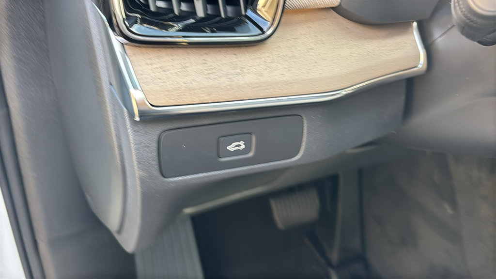 New 2027 Volvo XC90 B6 Plus AWD/4WD image 14