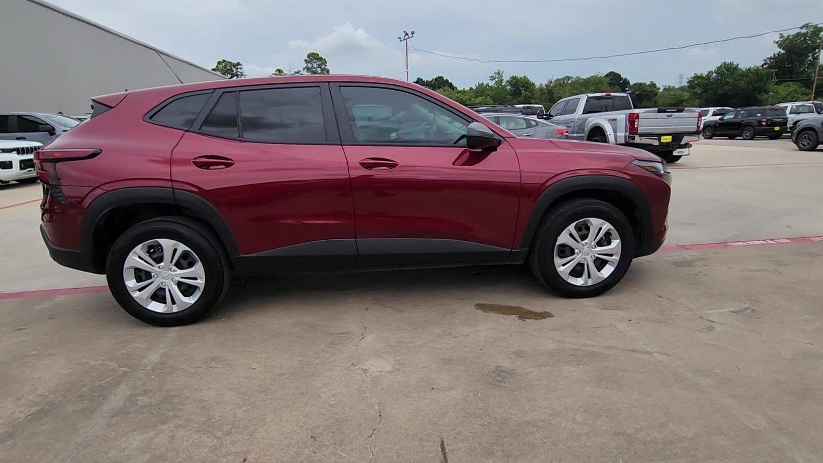 Certified 2025 Chevrolet Trax LS FWD image 9
