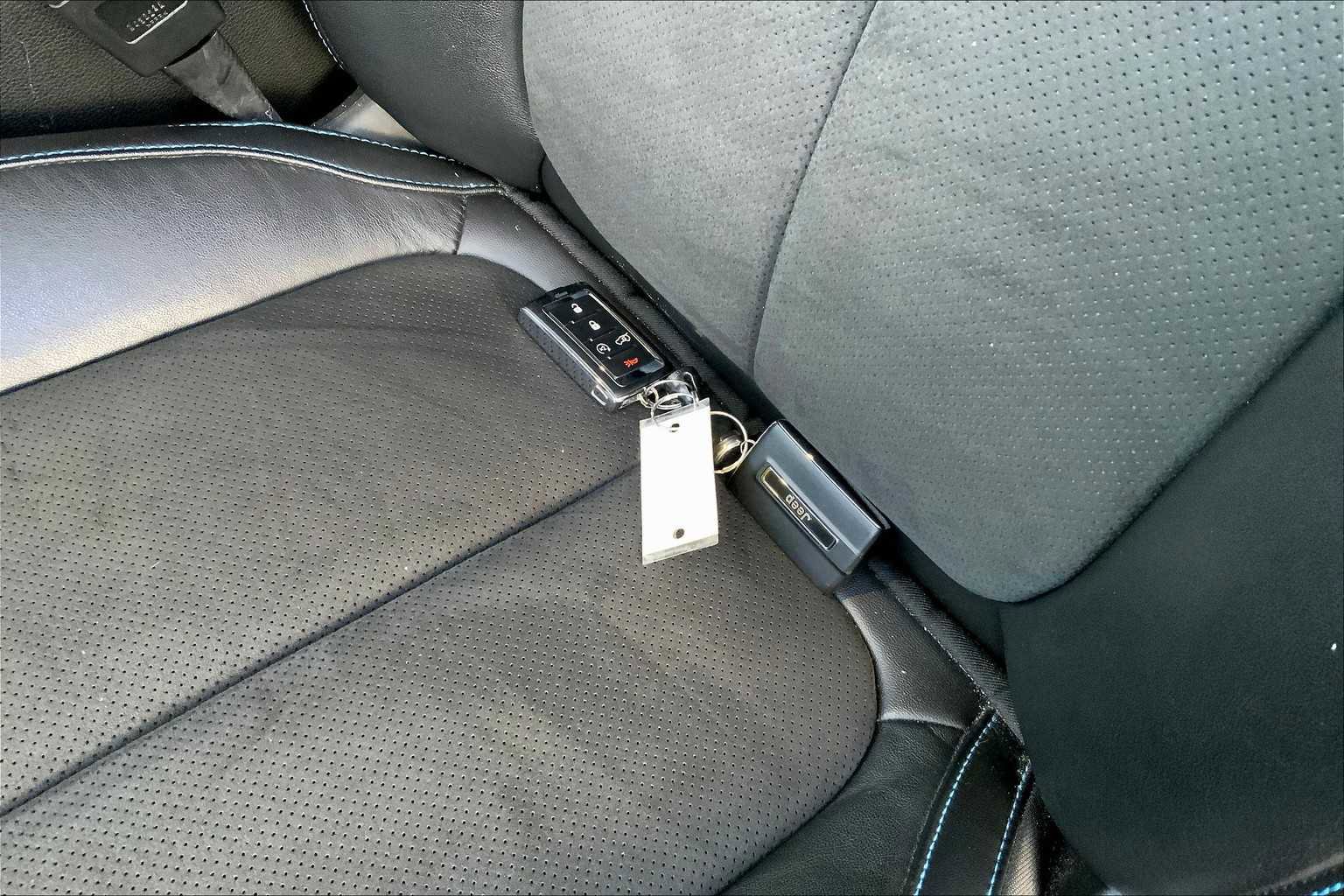 Used 2022 Jeep Grand Cherokee Trailhawk image 14