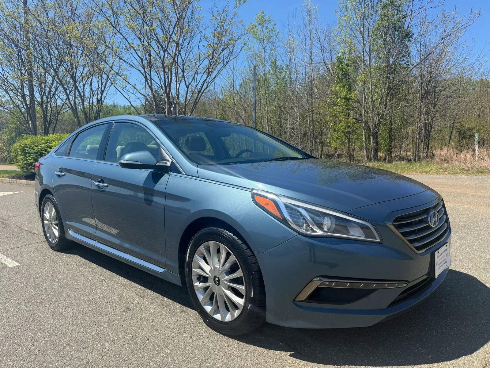 Used 2015 Hyundai Sonata Limited w/ Option Group 05 FWD image 9