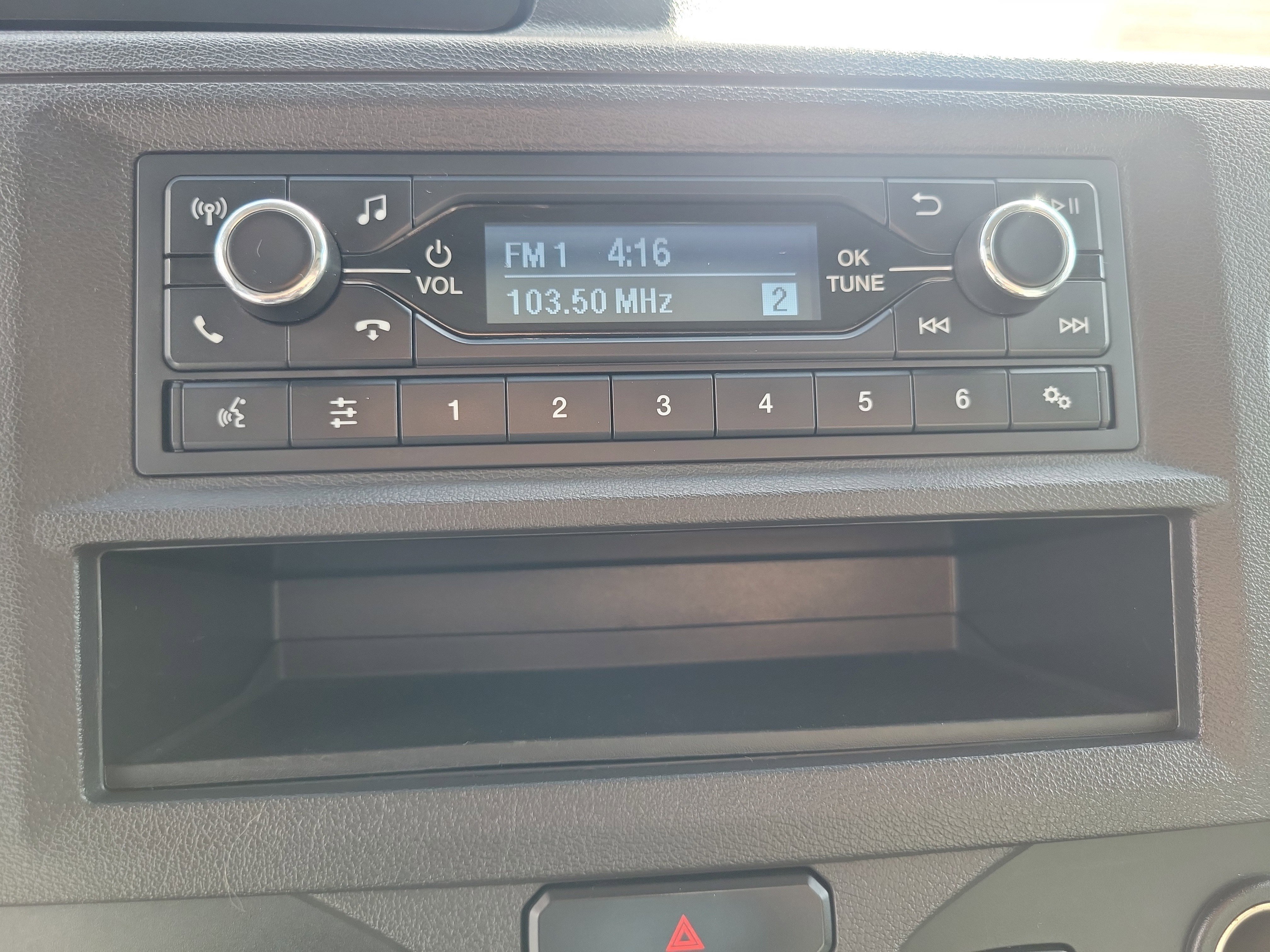 Used 2022 Ford E-350 and Econoline 350 Super Duty image 17