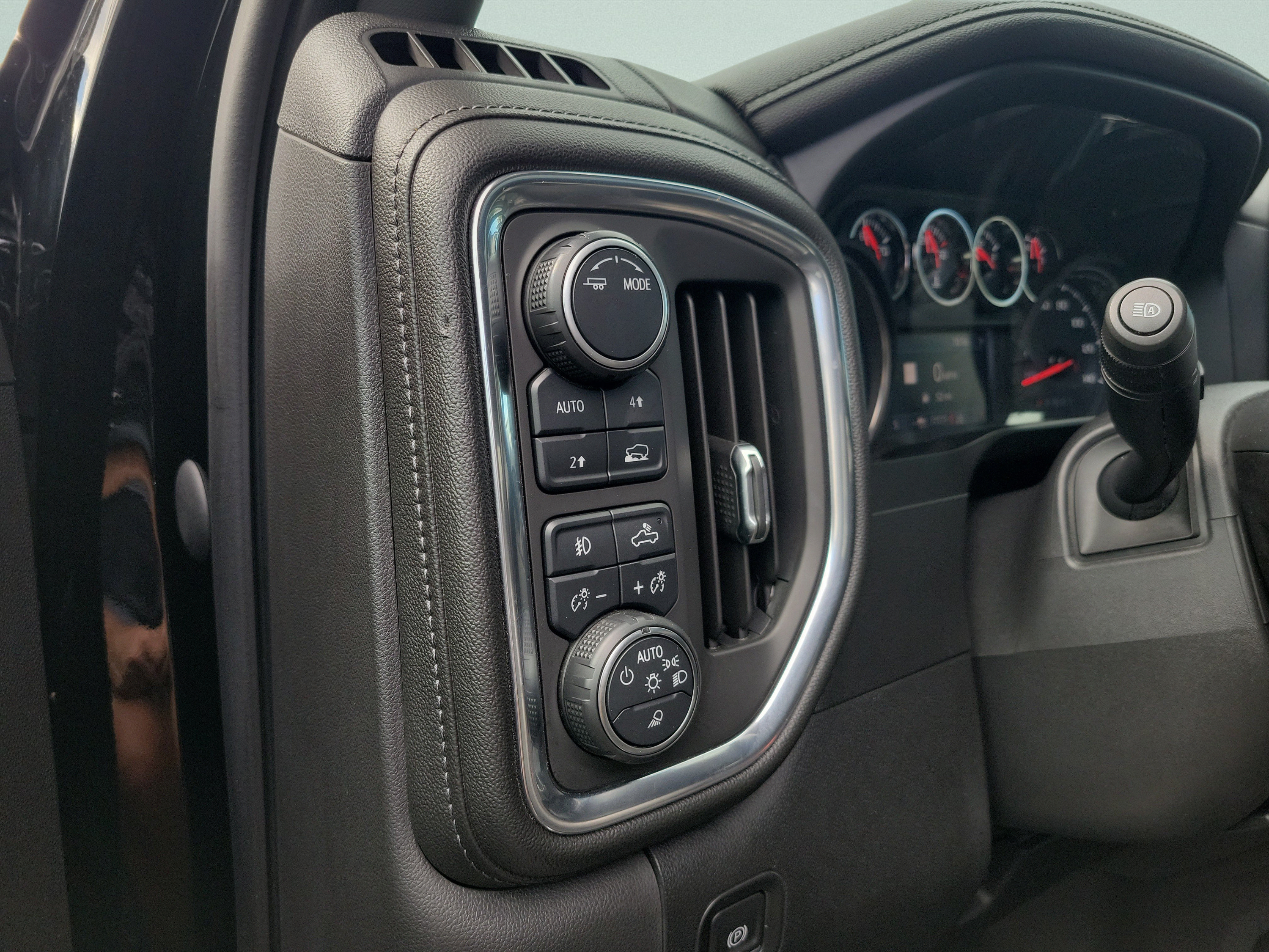Used 2020 Chevrolet Silverado 1500 LTZ w/ LTZ Premium Package AWD/4WD image 25