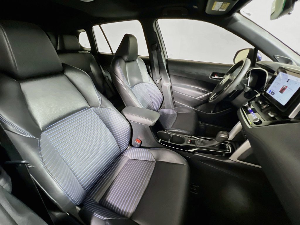 Used 2024 Toyota Corolla Cross AWD Hybrid w/ Convenience Package image 27