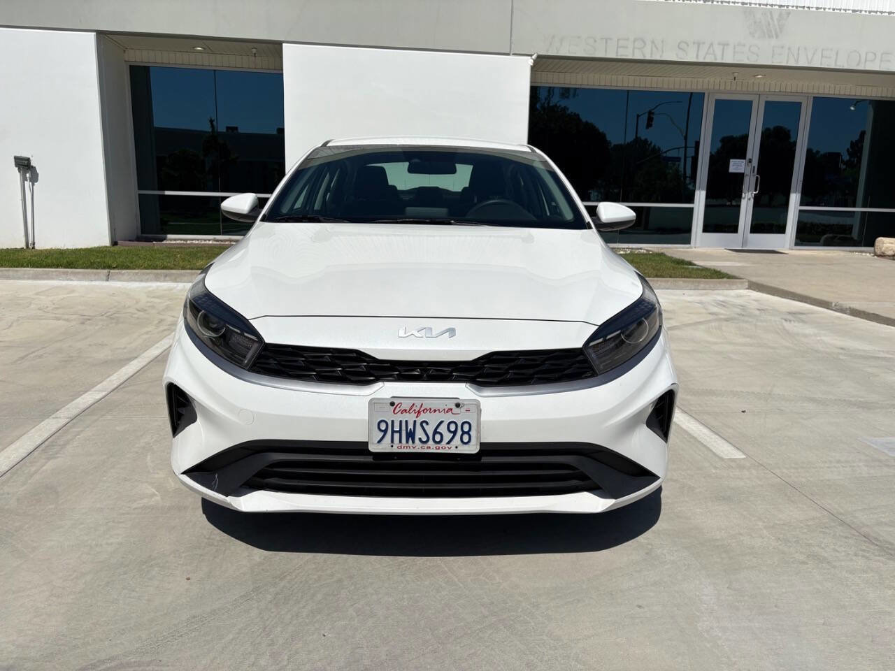 Used 2023 Kia Forte LXS image 2