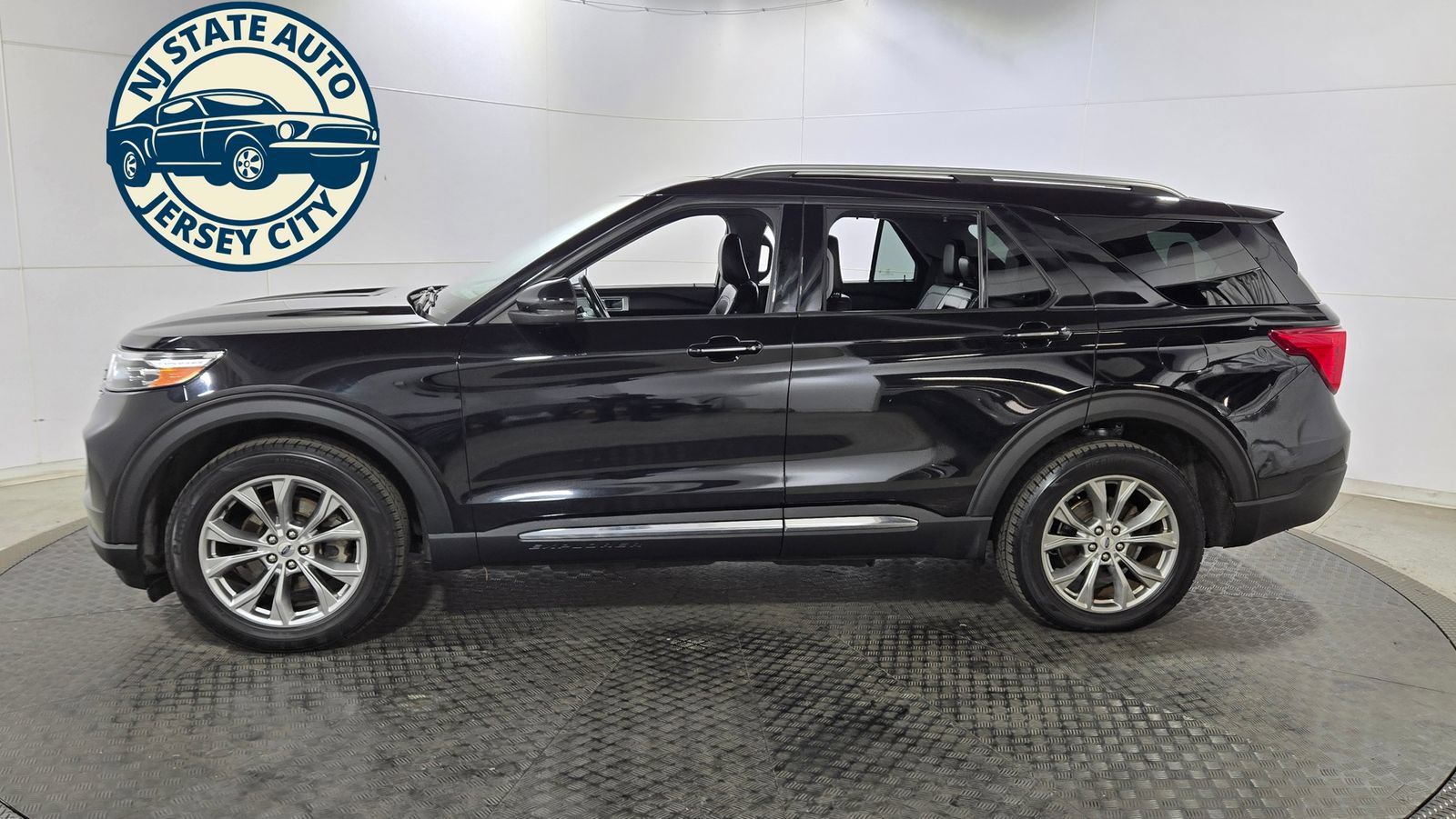 Used 2021 Ford Explorer Limited w/ Equipment Group 301A AWD/4WD image 11
