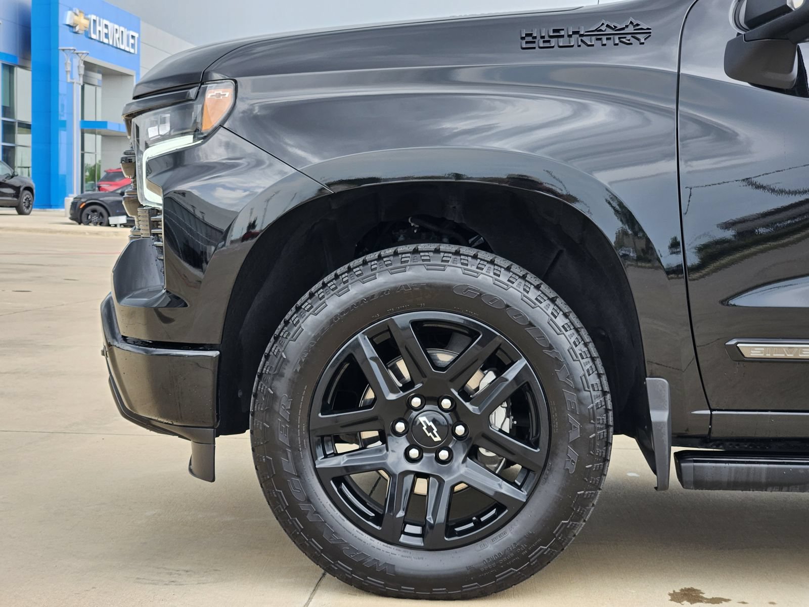 Certified 2025 Chevrolet Silverado 1500 High Country w/ Midnight Edition AWD/4WD image 12
