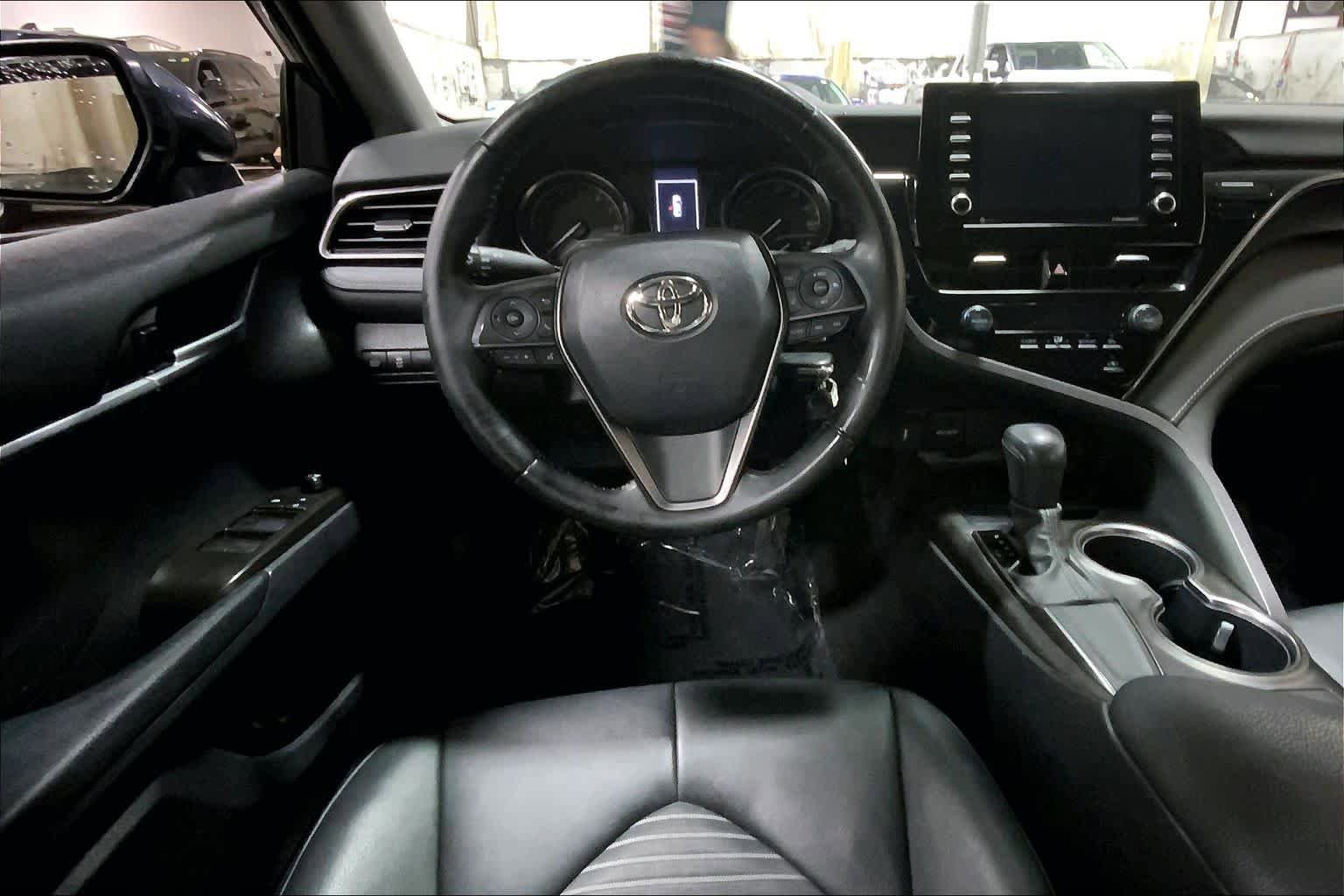Used 2021 Toyota Camry SE w/ Cold Weather Package FWD image 6