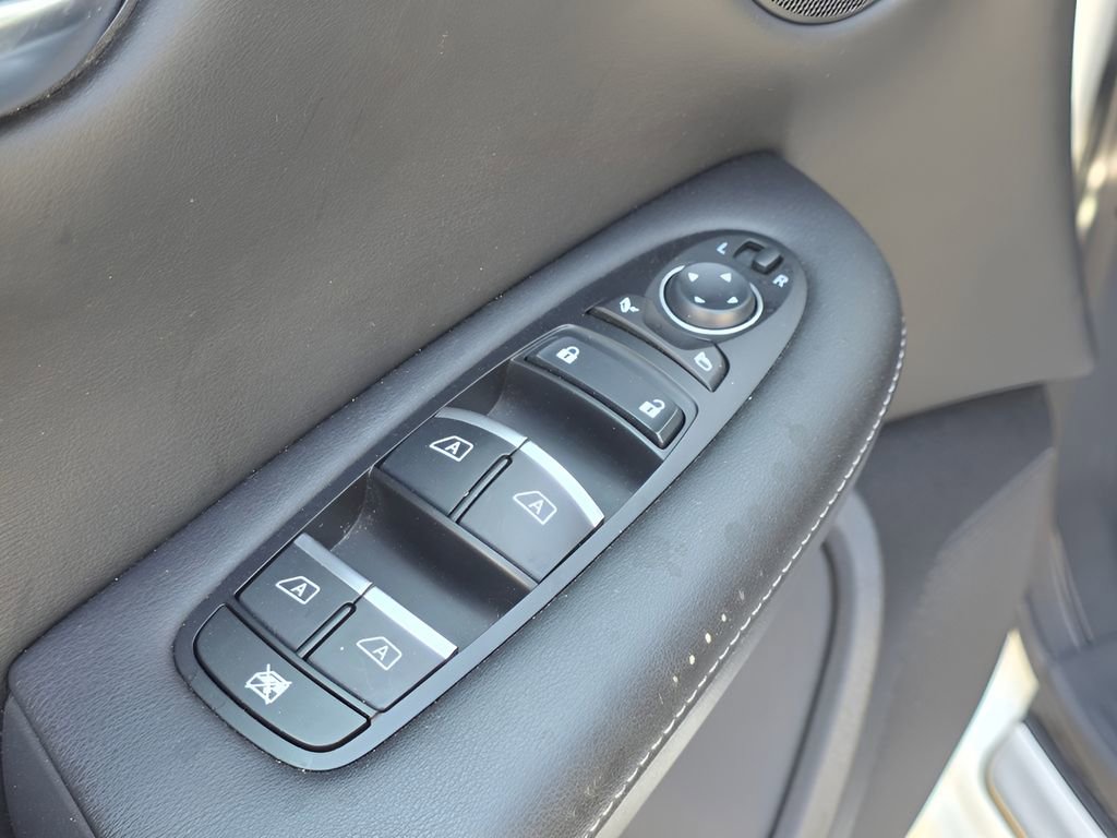 Used 2022 INFINITI QX50 Luxe w/ Appearance Package image 18