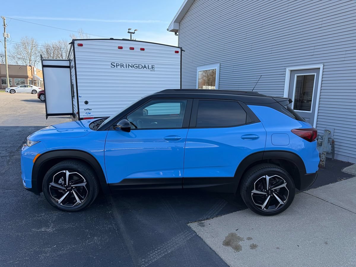Used 2023 Chevrolet TrailBlazer RS w/ Sun and Liftgate Package AWD/4WD image 2