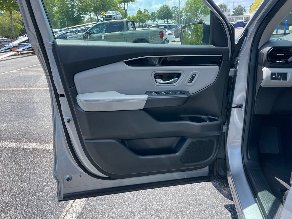 Certified 2025 Honda Pilot Touring image 27