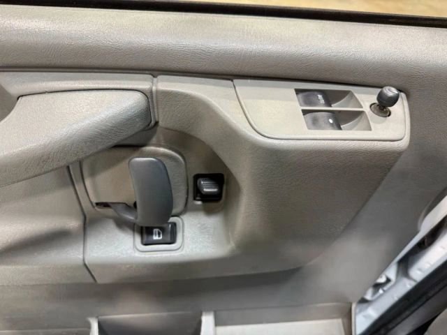 Used 2015 Chevrolet Express 3500 RWD image 12