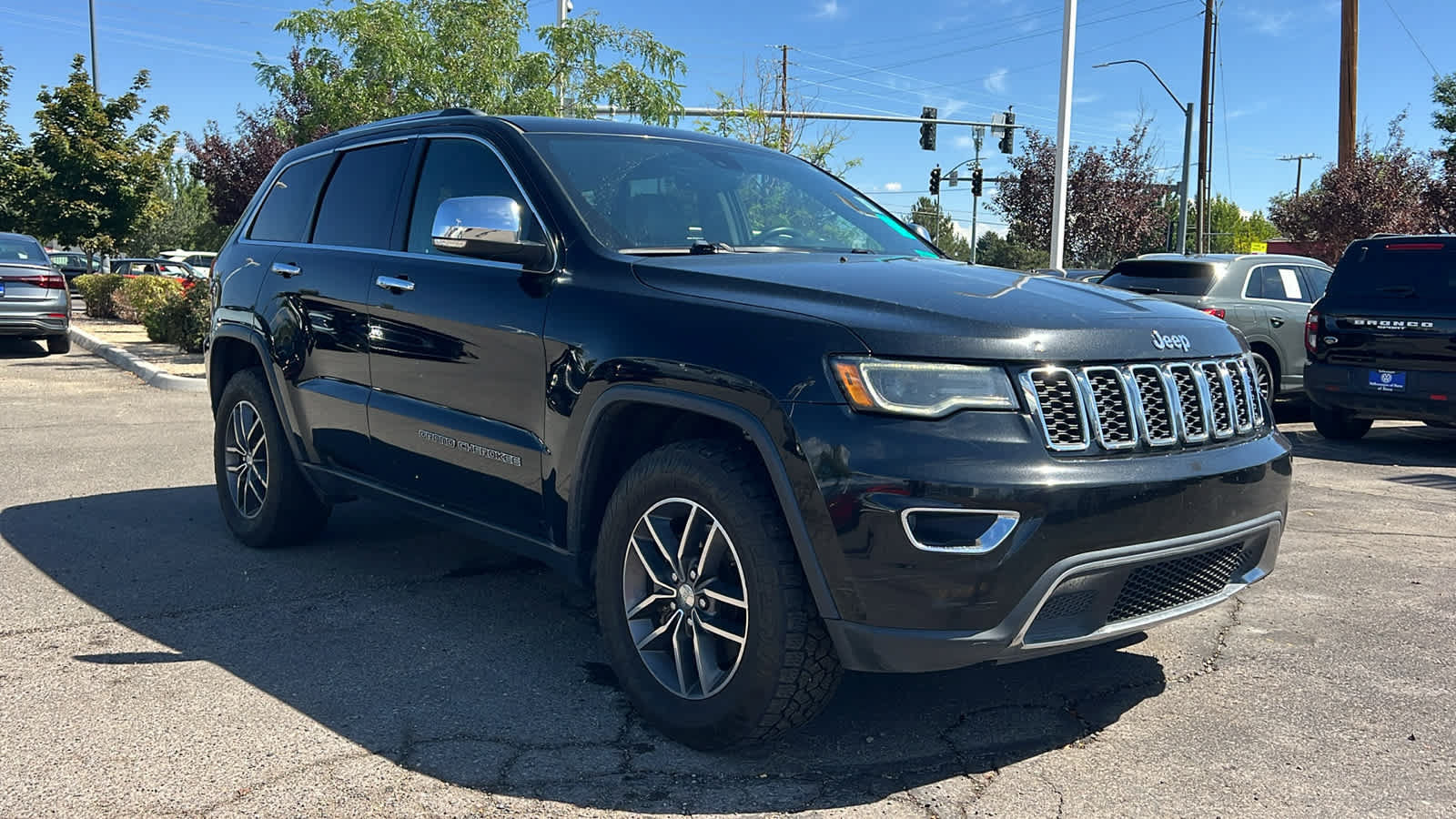 Used 2017 Jeep Grand Cherokee Limited w/ Luxury Group II AWD/4WD image 3