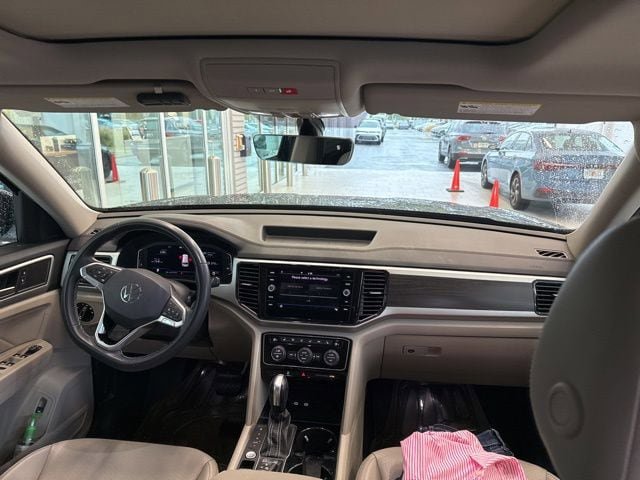 Used 2023 Volkswagen Atlas SE w/ Panoramic Sunroof Package FWD image 12