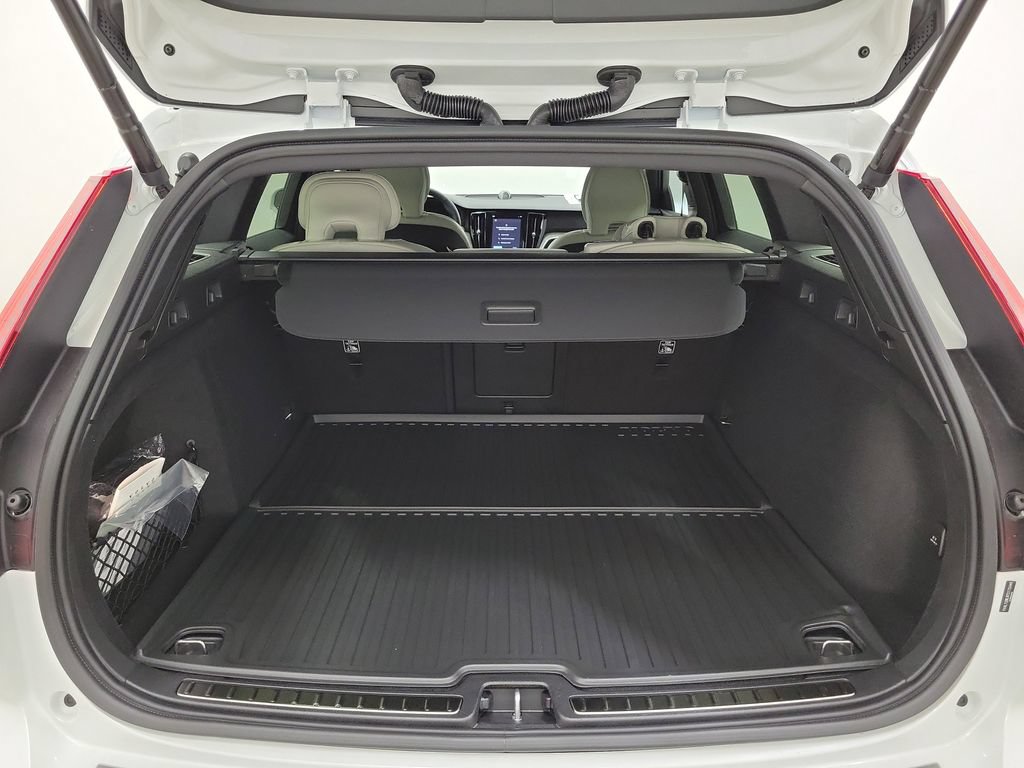 New 2026 Volvo V60 B5 Cross Country Ultra w/ Protection Package Premier AWD/4WD image 10