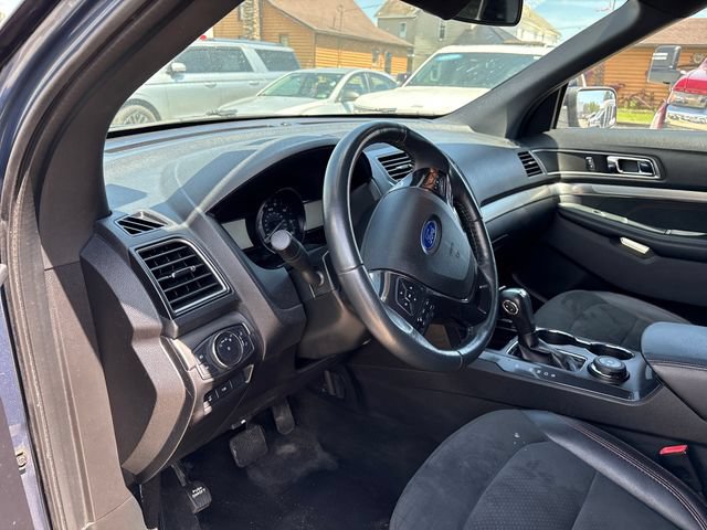 Used 2019 Ford Explorer XLT w/ XLT Sport Appearance Package AWD/4WD image 8