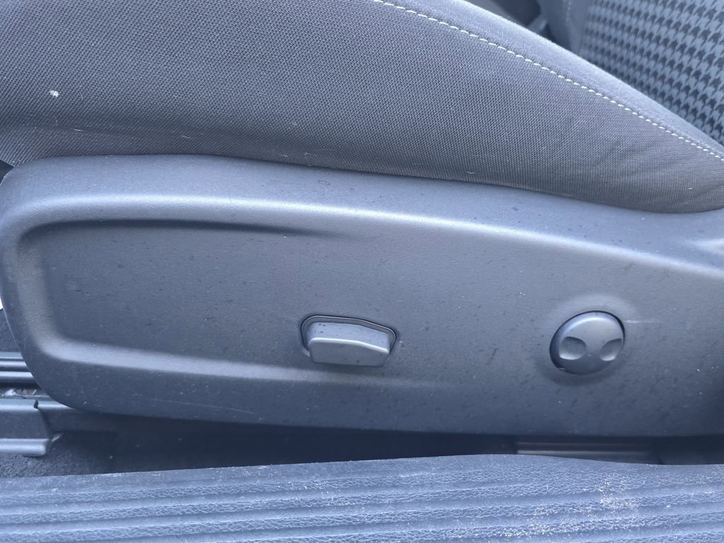 Used 2023 Dodge Challenger SXT image 8