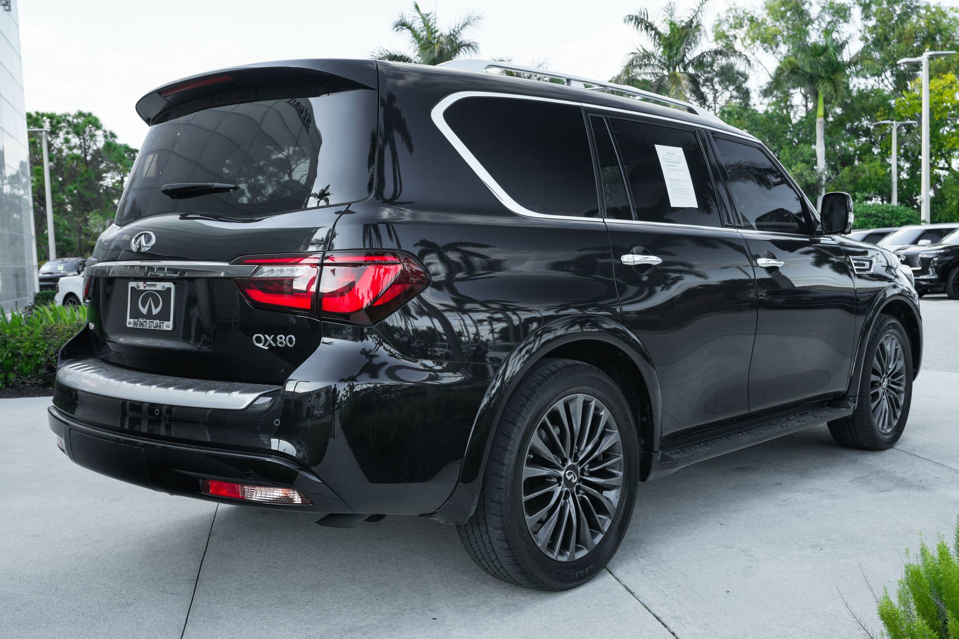 Used 2024 INFINITI QX80 Sensory image 25