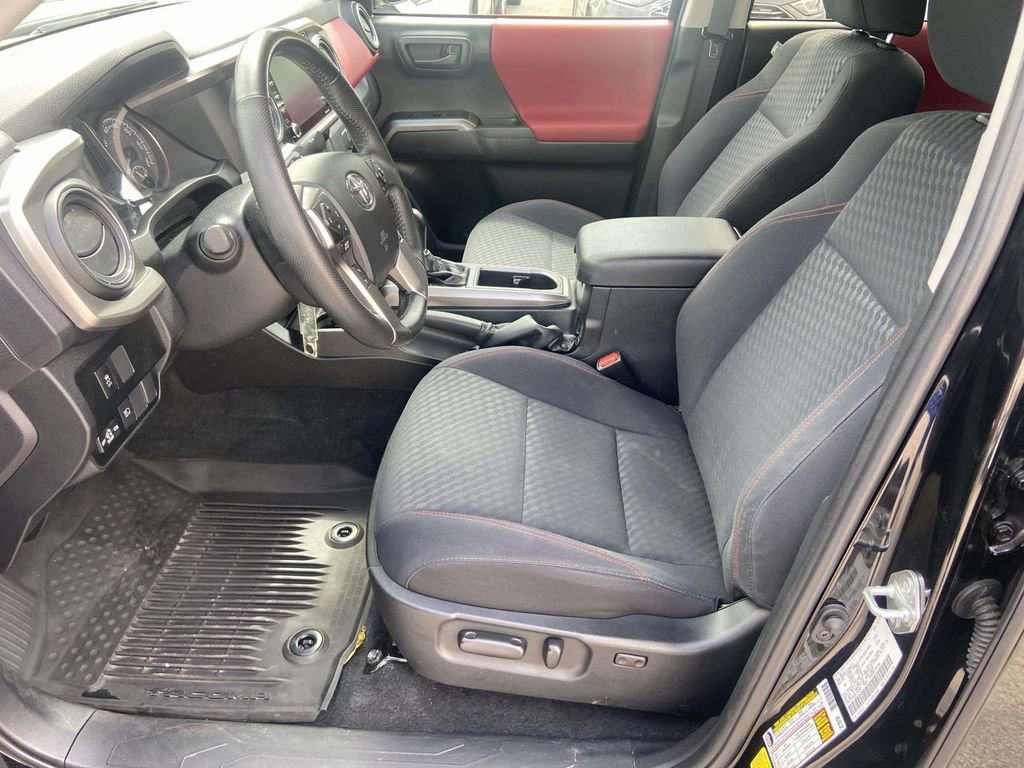 Used 2022 Toyota Tacoma SR5 w/ Technology Package image 16