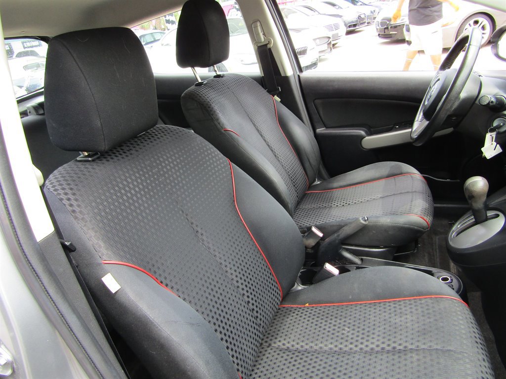 Used 2013 MAZDA MAZDA2 Touring image 5