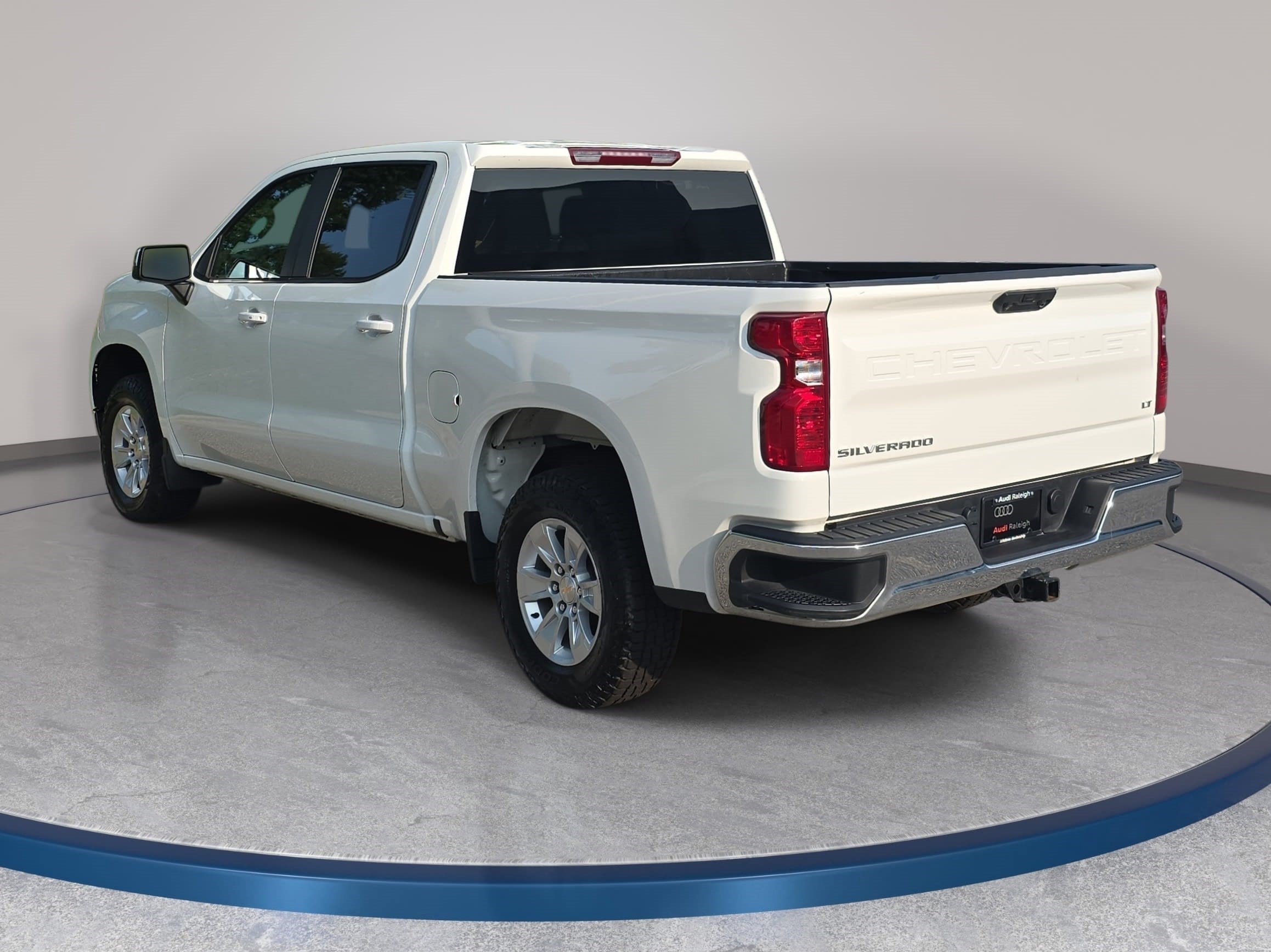 Used 2025 Chevrolet Silverado 1500 LT RWD image 8