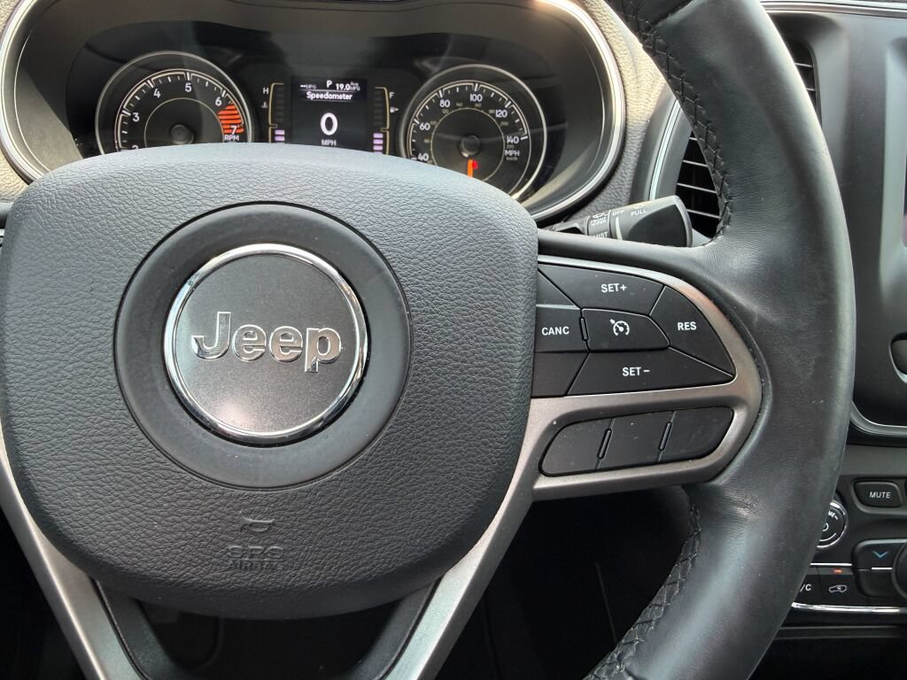 Used 2019 Jeep Cherokee Latitude Plus FWD image 16