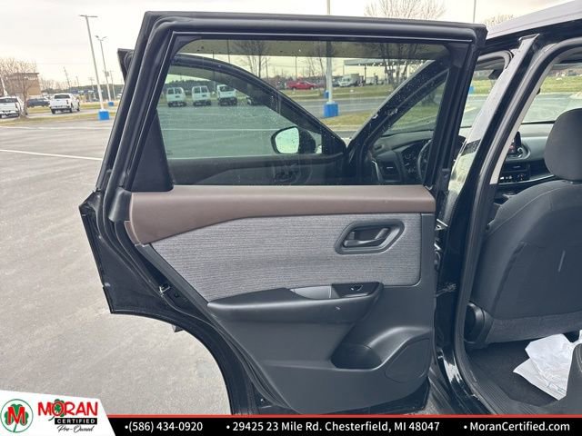 Used 2023 Nissan Rogue S image 21