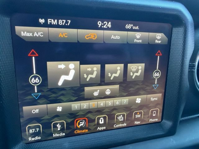 Used 2018 Jeep Wrangler Unlimited Sahara AWD/4WD image 11
