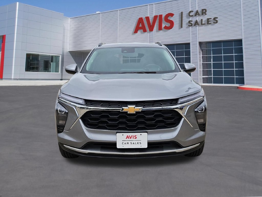 Used 2025 Chevrolet Trax LT w/ LT Convenience Package FWD image 2