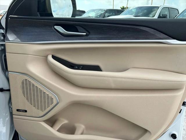 Certified 2022 Jeep Grand Cherokee L Limited RWD image 30