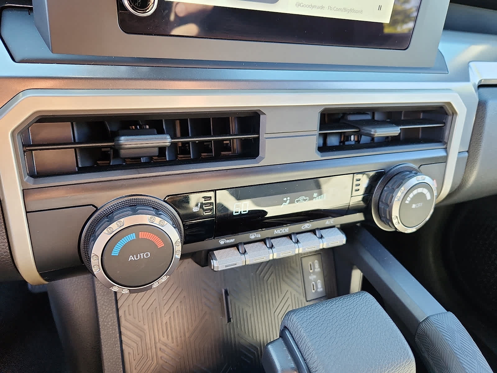 Certified 2025 Toyota Tacoma TRD Off-Road AWD/4WD image 17