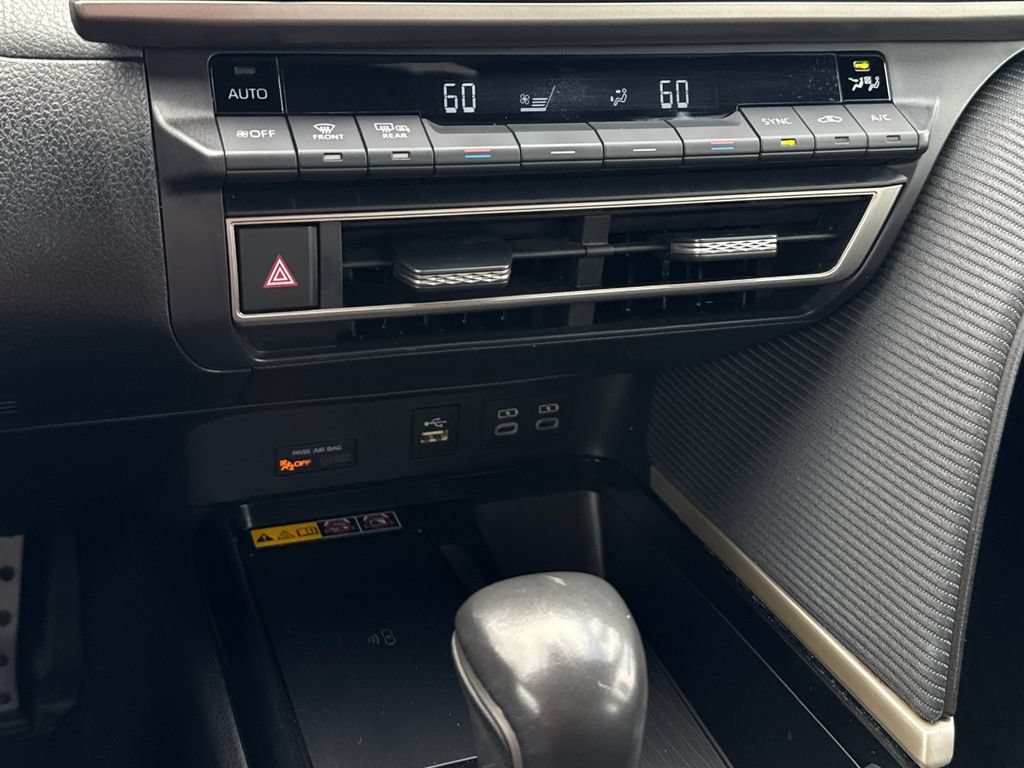 Used 2025 Toyota Camry SE FWD image 19