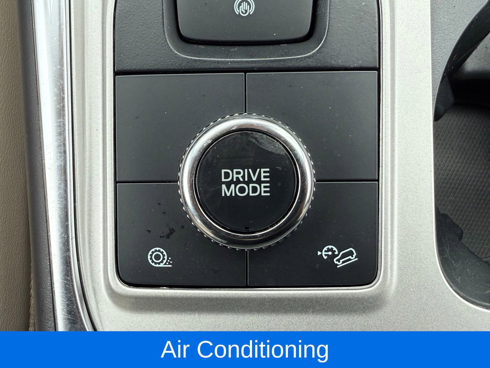 Used 2023 Ford Explorer XLT w/ Equipment Group 202A image 24