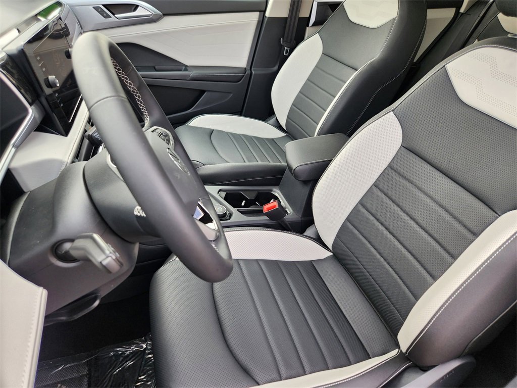 New 2025 Volkswagen Taos SEL image 11