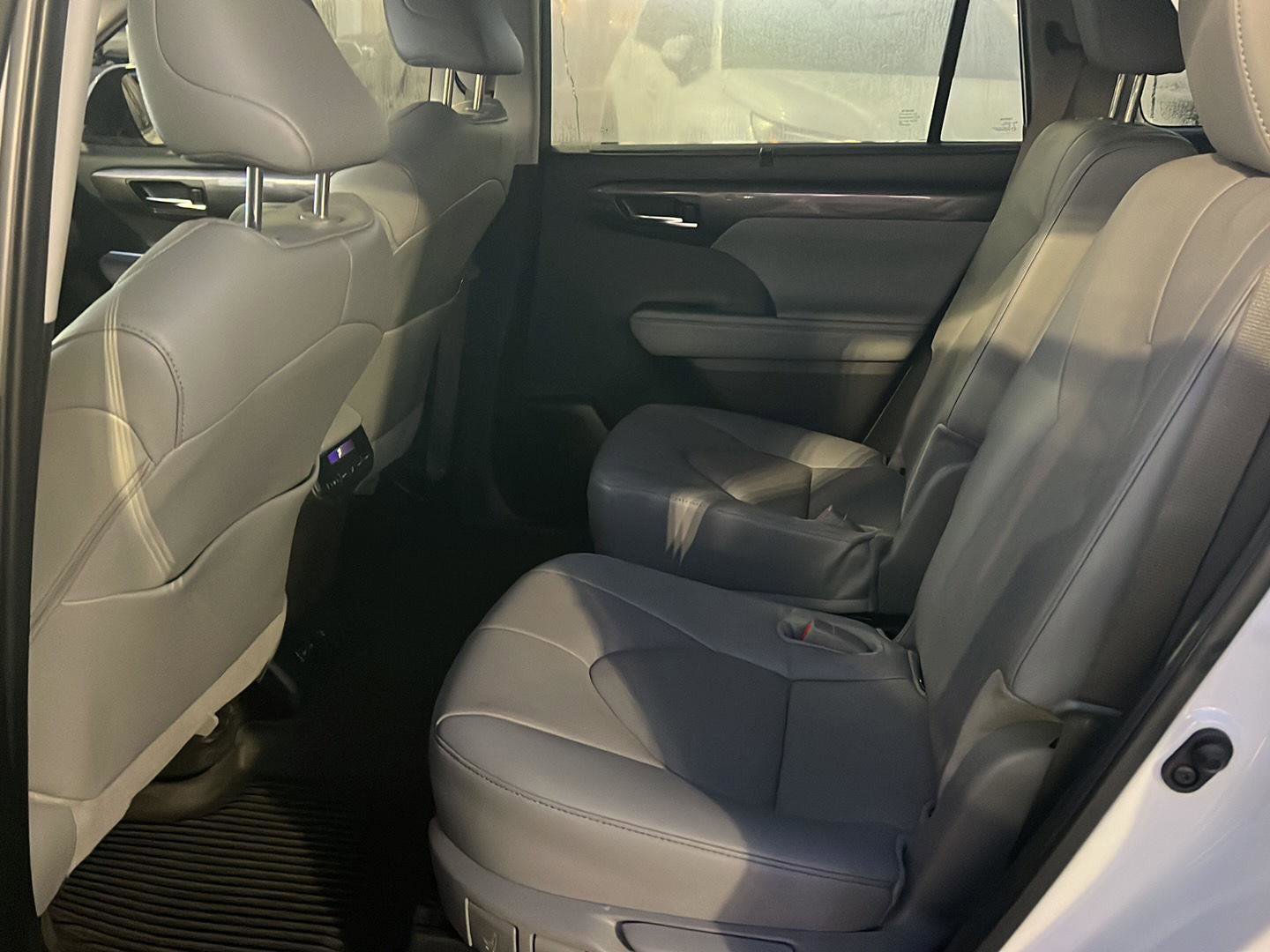 Used 2024 Toyota Highlander Limited image 11