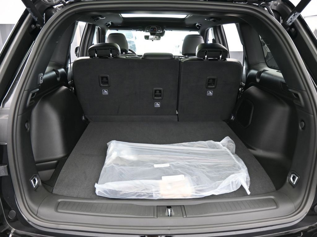 New 2026 Jeep Grand Cherokee Limited w/ Limited Altitude Package RWD image 33