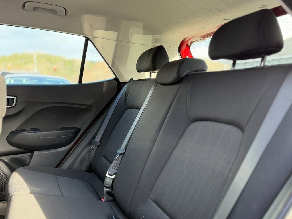 Used 2023 Hyundai Venue SE image 5