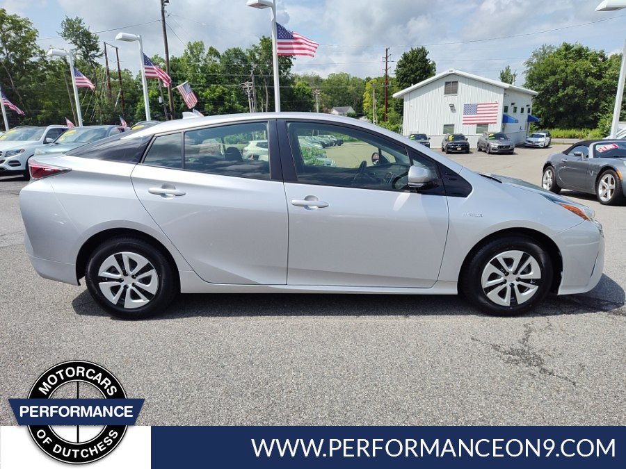Used 2016 Toyota Prius Three FWD image 2