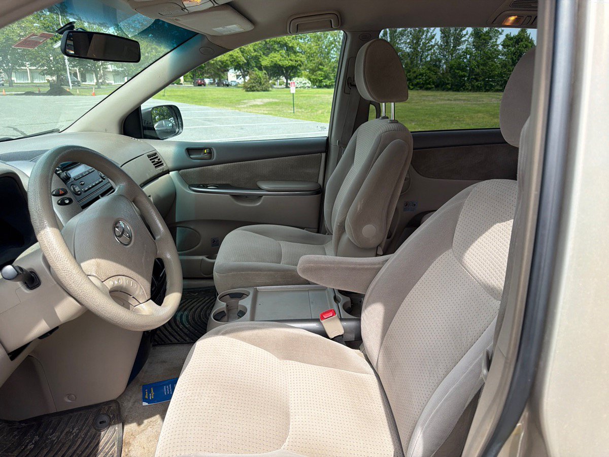Used 2010 Toyota Sienna LE FWD image 4