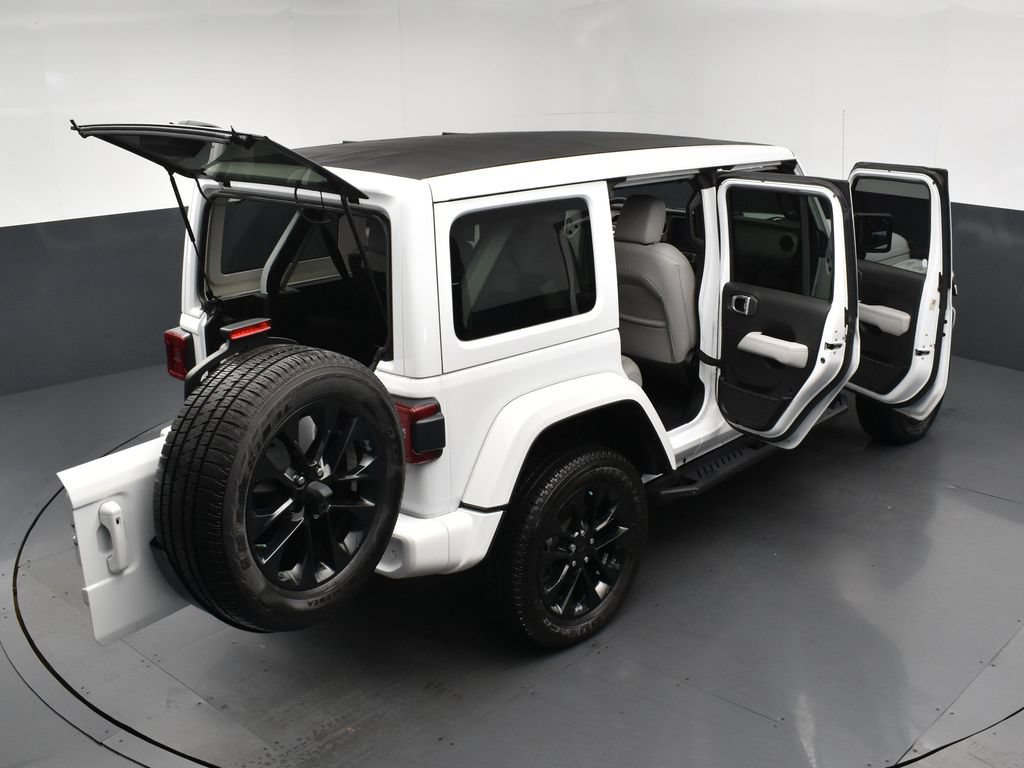 Used 2022 Jeep Wrangler Unlimited Sahara AWD/4WD image 30