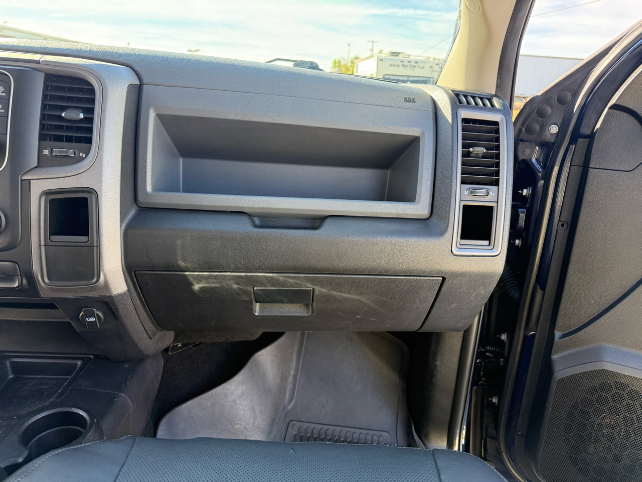 Used 2018 RAM 2500 Tradesman w/ Chrome Appearance Group image 25