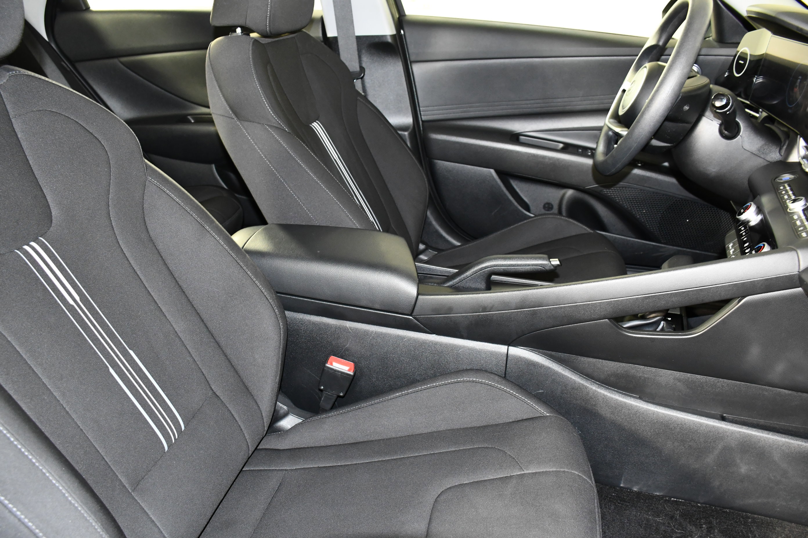 Used 2024 Hyundai Elantra SEL FWD image 42