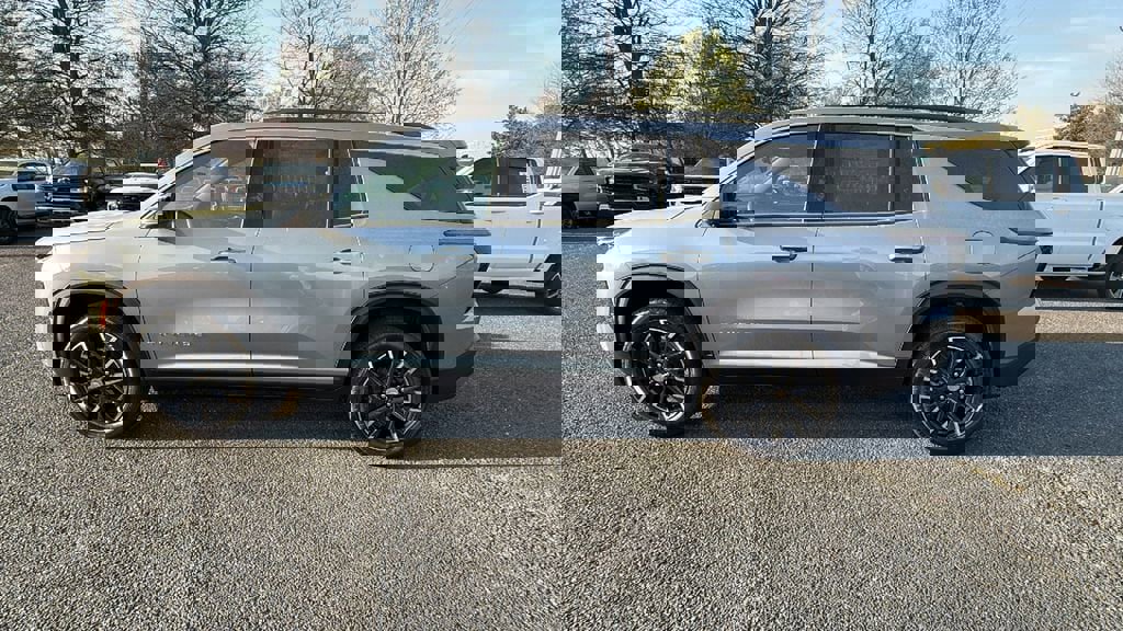 New 2026 Chevrolet Traverse LT w/ Sun and Wheel Package image 8