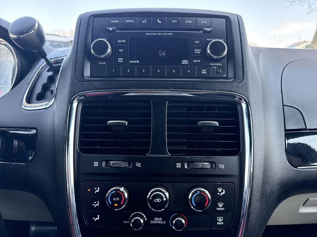 Used 2017 Dodge Grand Caravan SXT image 12