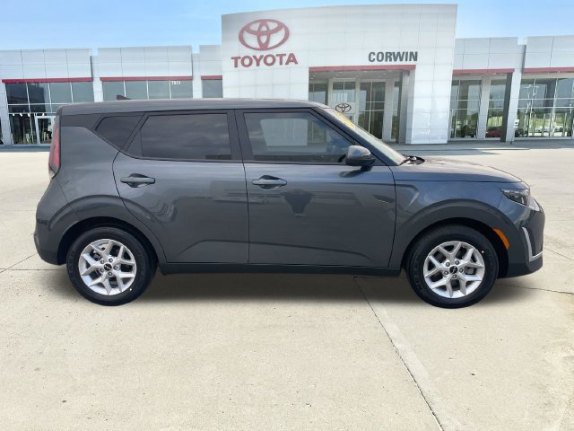 Used 2025 Kia Soul LX w/ LX Technology Package FWD image 6