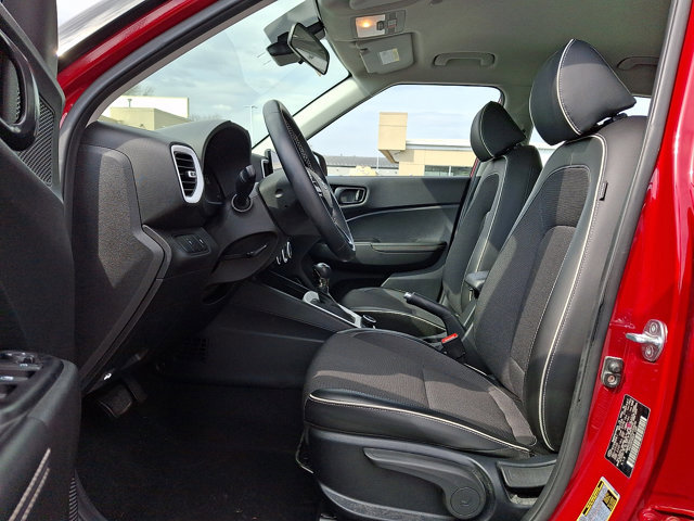 Certified 2023 Hyundai Venue Limited w/ Cargo Package image 13