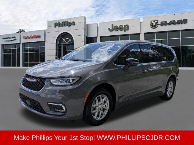 Used 2025 Chrysler Pacifica Select FWD image 7