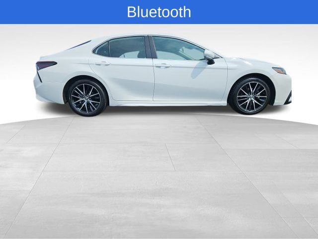 Used 2024 Toyota Camry SE image 6