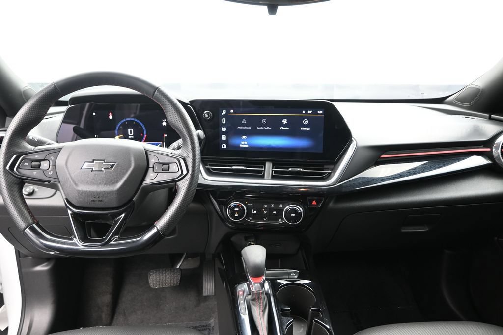 Used 2025 Chevrolet Trax RS FWD image 14